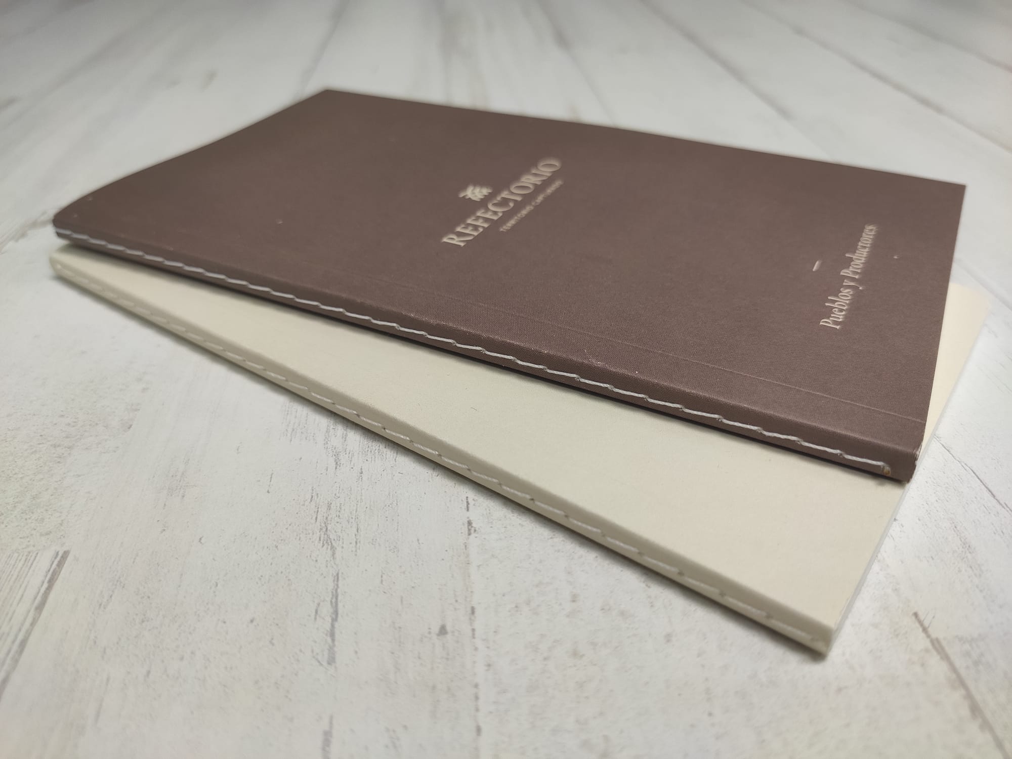 Libro cuadrado Singer