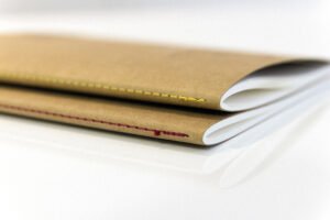 encuadernación con cosido singer